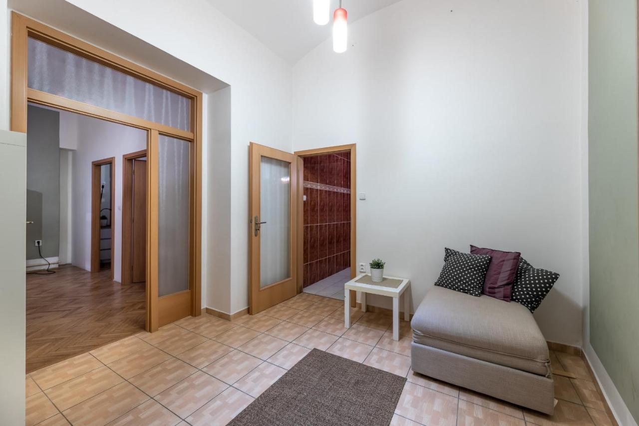 Spacious 3 Bedroom Apartment In The Heart Of Πράγα Εξωτερικό φωτογραφία